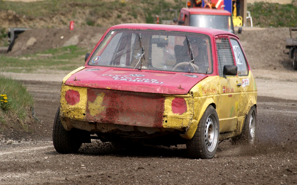 Alene i FR-bilen får chaufføren en oplevelse for livet med 3-4 omgange rundt på FR-banen i Nysum.
(Foto: Åge Kirketerp Jensen)